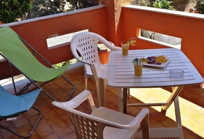 تختخواب و صبحانه Guest House Tra Rocce E Mare