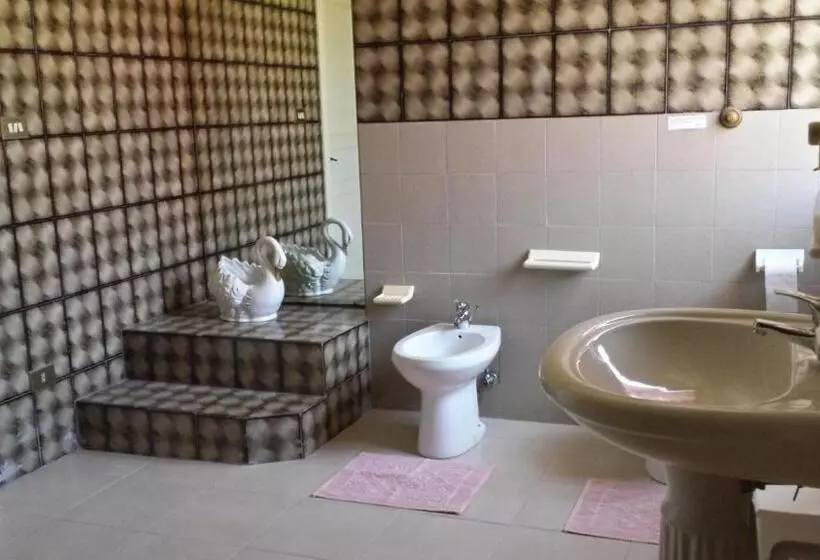 تختخواب و صبحانه Guest House Tra Rocce E Mare