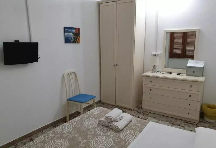 تختخواب و صبحانه Guest House Tra Rocce E Mare