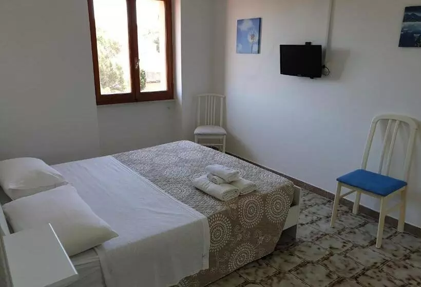 تختخواب و صبحانه Guest House Tra Rocce E Mare