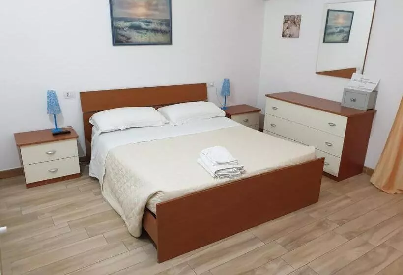 تختخواب و صبحانه Guest House Tra Rocce E Mare