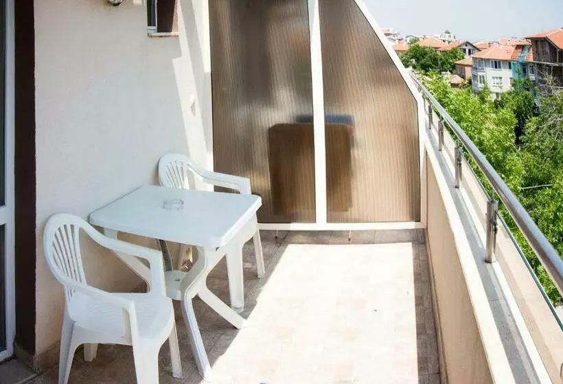 Hotelli Ivatea Family