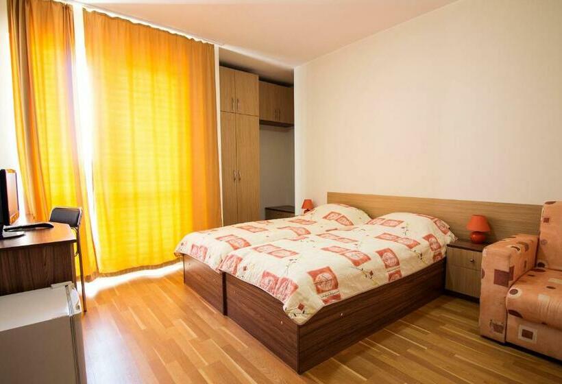 هتل Ivatea Family