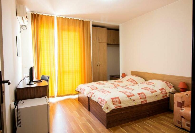 هتل Ivatea Family