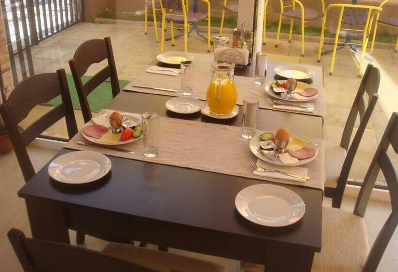 هتل Ivatea Family