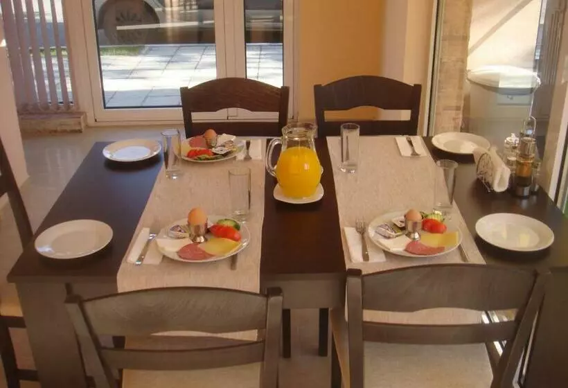 Hotelli Ivatea Family