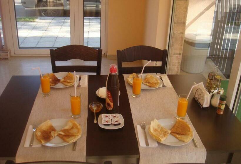 هتل Ivatea Family