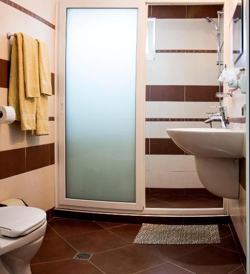 هتل Ivatea Family