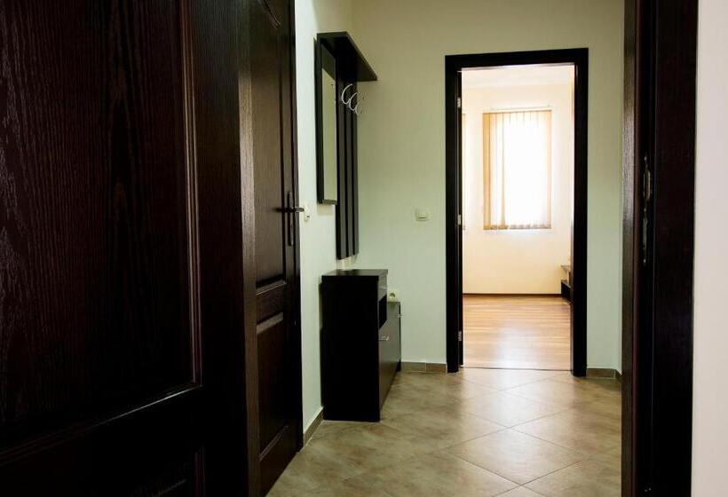 هتل Ivatea Family