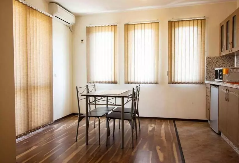 Hotelli Ivatea Family