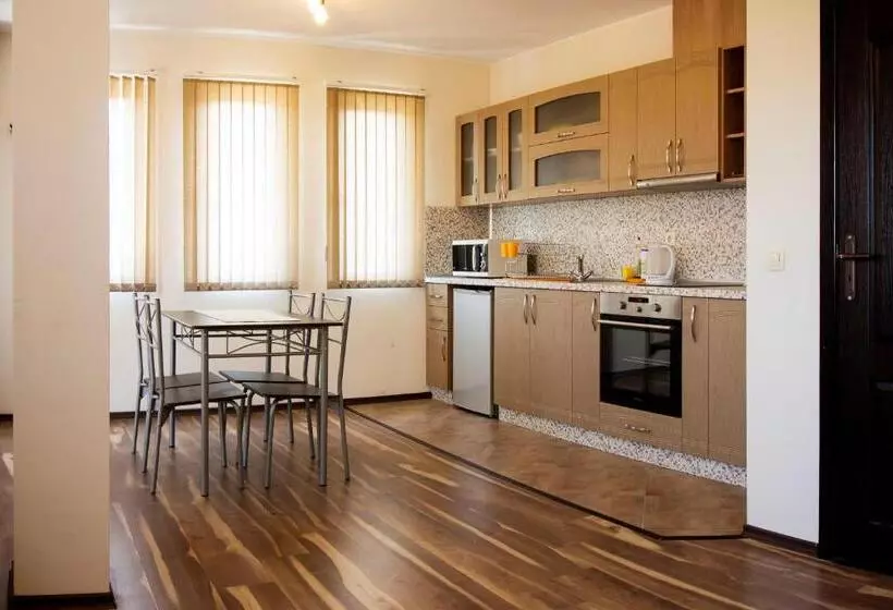 Hotelli Ivatea Family