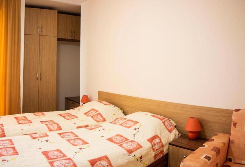 هتل Ivatea Family