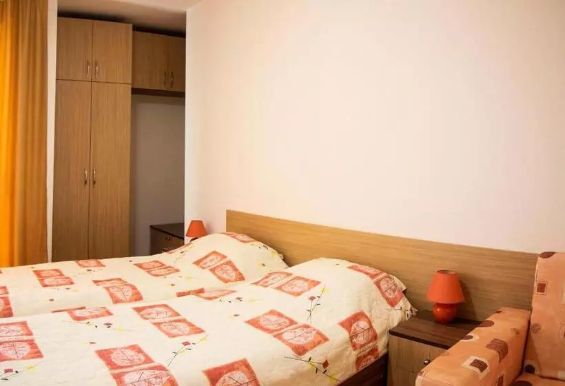 Hotelli Ivatea Family