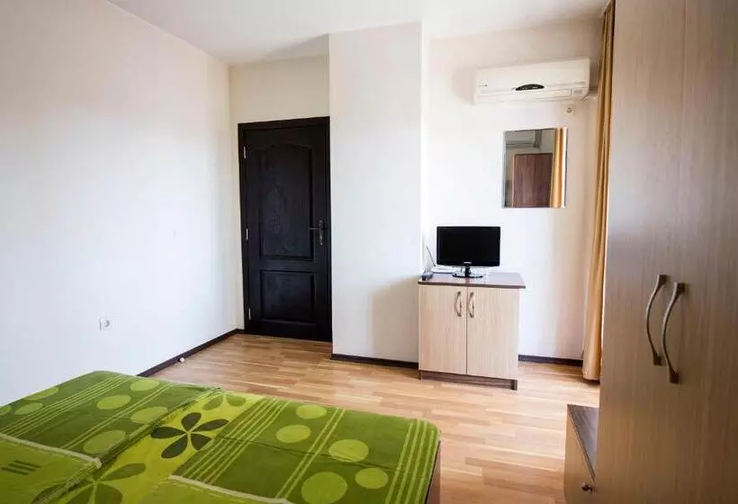 Hotelli Ivatea Family