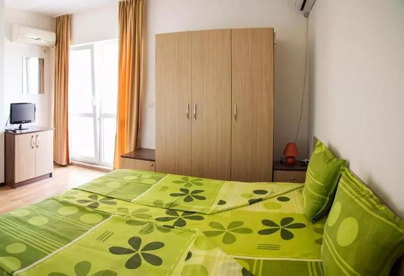 Hotelli Ivatea Family