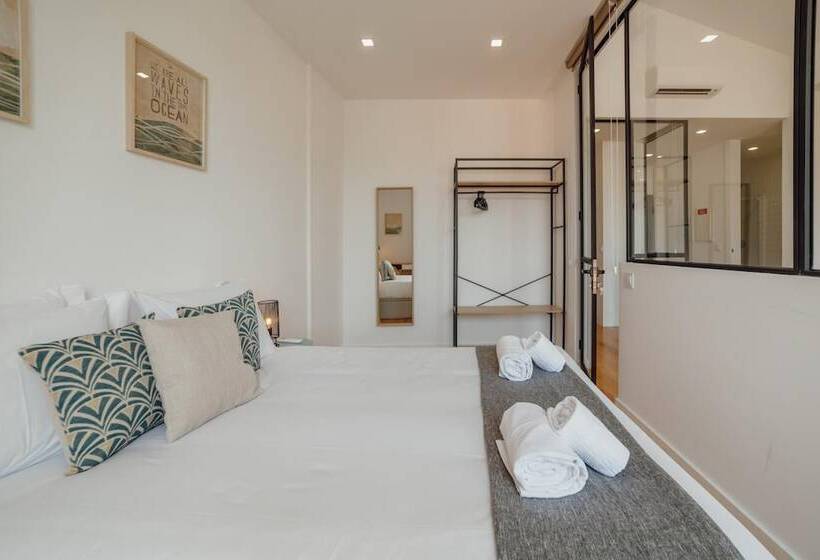 Courtyard Oporto Design Apartments By Vacationy