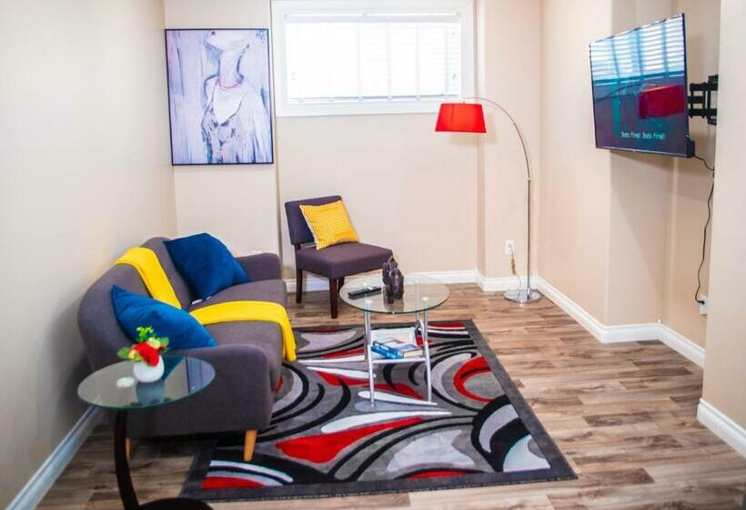 Exquisite And Modern Executive Suite With Parking