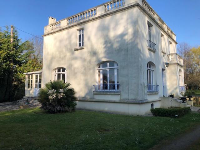 L Ile Des Iris   à 200 M De La Plage