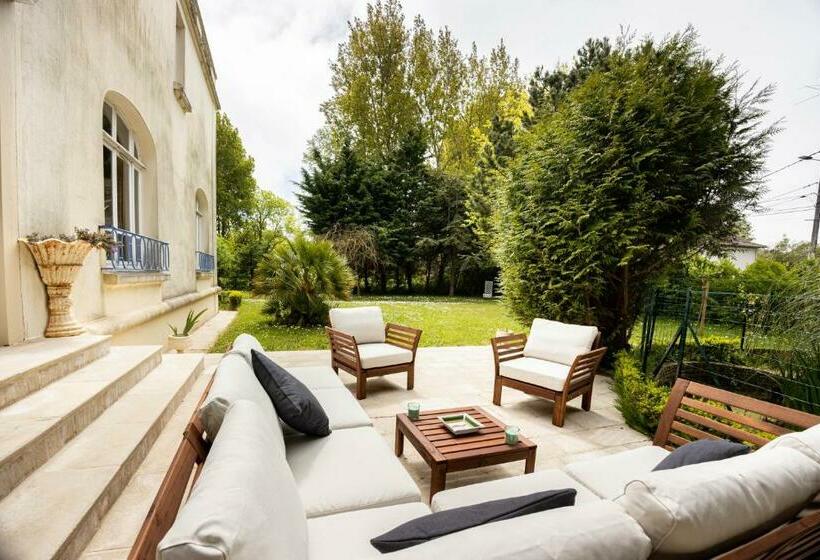 L Ile Des Iris   à 200 M De La Plage