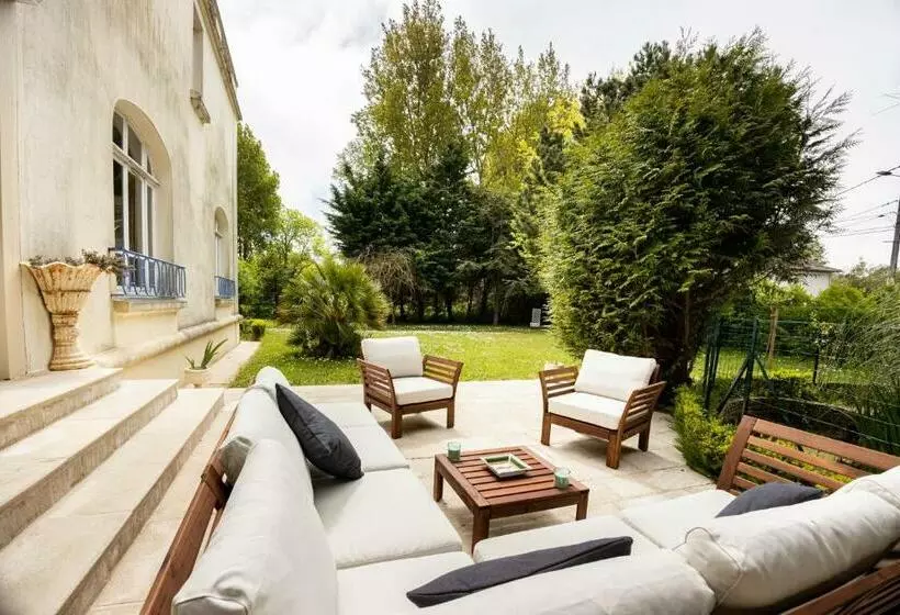 L Ile Des Iris   à 200 M De La Plage