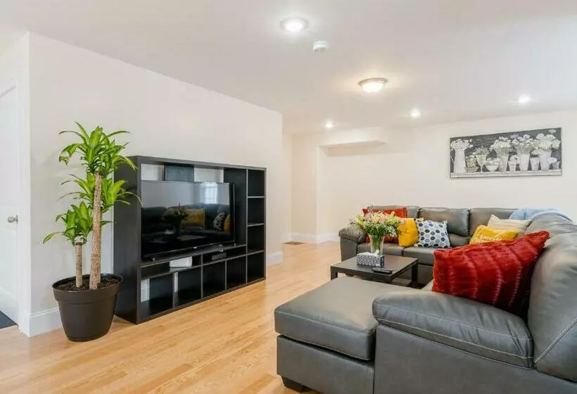 37   Spring Getaway Early Bird 10 Percent !greater Boston Cozy Townhouse