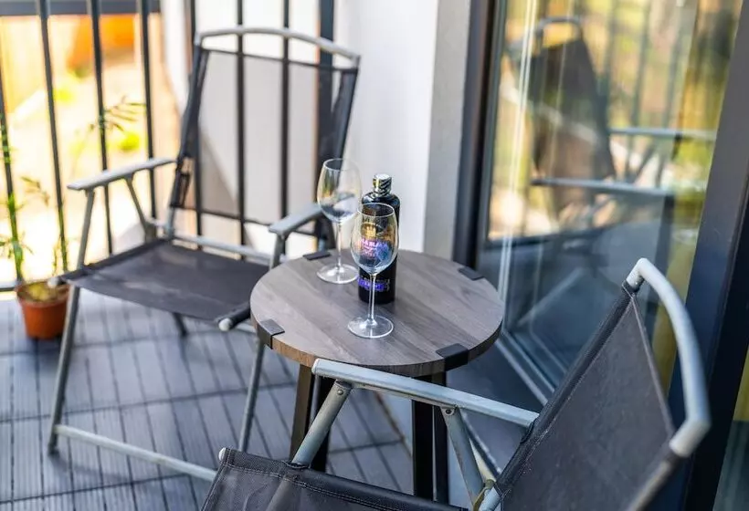 Ash View Place 3  Heathrow   Thorpe Park   Free Parking