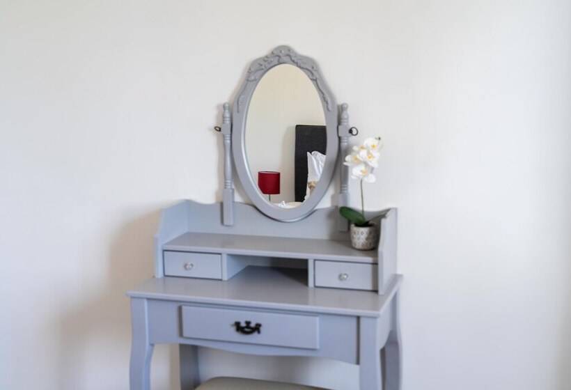 Ash View Place 3  Heathrow   Thorpe Park   Free Parking