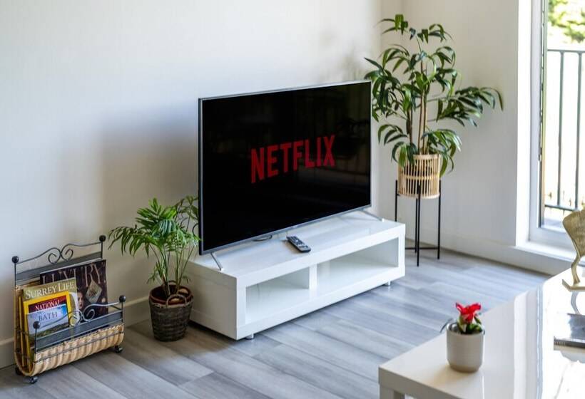 Ash View Place 3  Heathrow   Thorpe Park   Free Parking