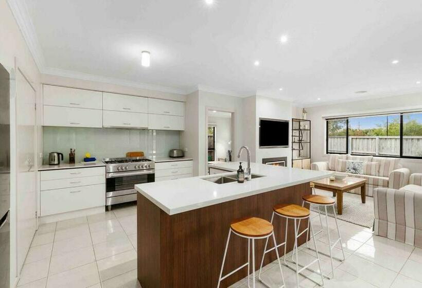 Corymbia Barwon Heads Modern Family Getaway!