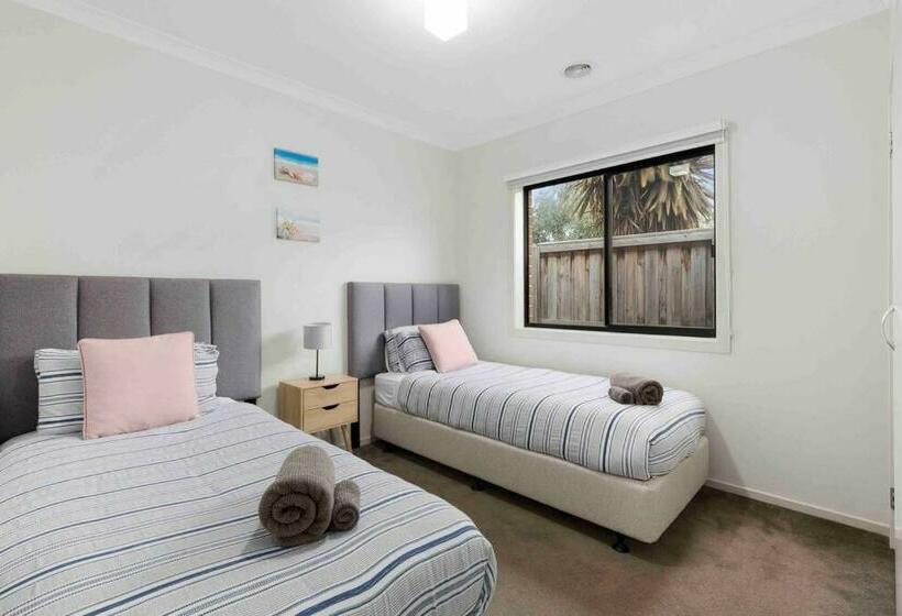 Corymbia Barwon Heads Modern Family Getaway!