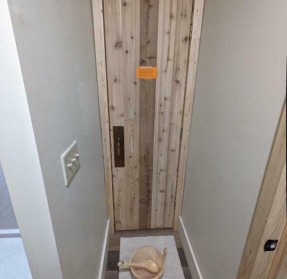 Cozy Bear Den Sauna New Kitchen Fireplace Large Tv Wifi Indoor Sauna