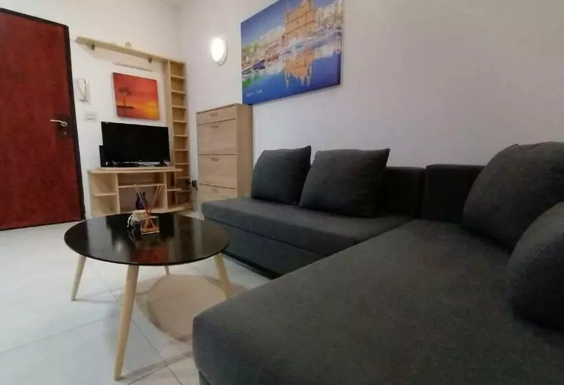 Central Properties Msida Modern Apartment