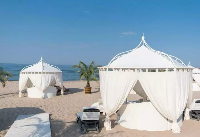 Oasis Resort & Spa Cozy Studio