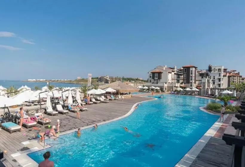 Oasis Resort & Spa Cozy Studio