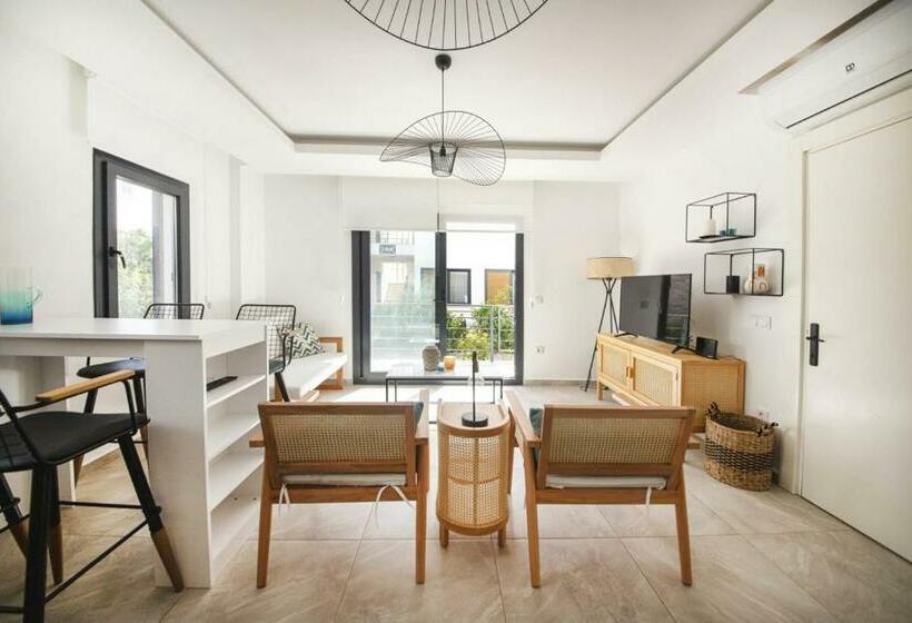 House With Balcony 1 Min To Beach In Bodrum