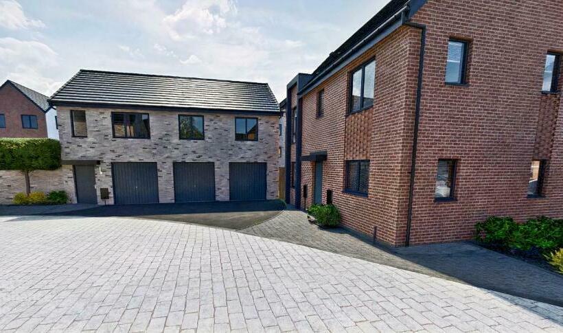 Lovely Home Close To City Center & Rail Station