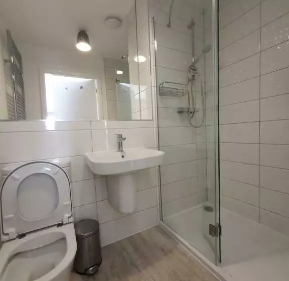 Lovely Home Close To City Center & Rail Station