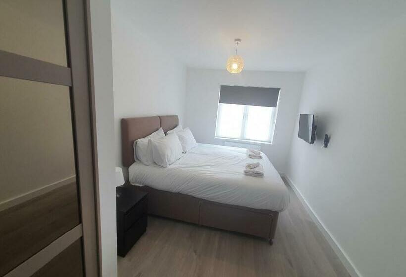 Lovely Home Close To City Center & Rail Station