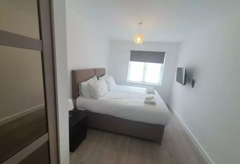 Lovely Home Close To City Center & Rail Station