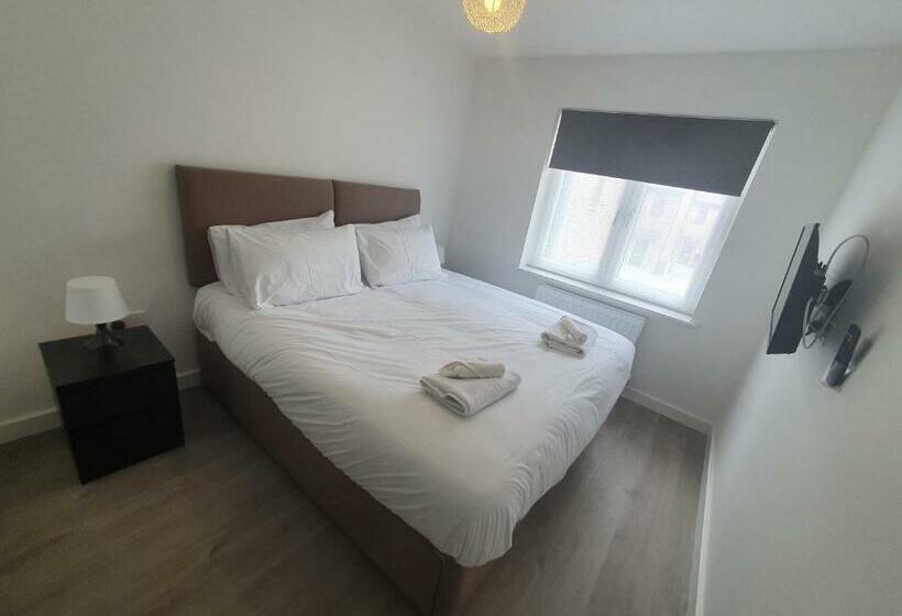 Lovely Home Close To City Center & Rail Station