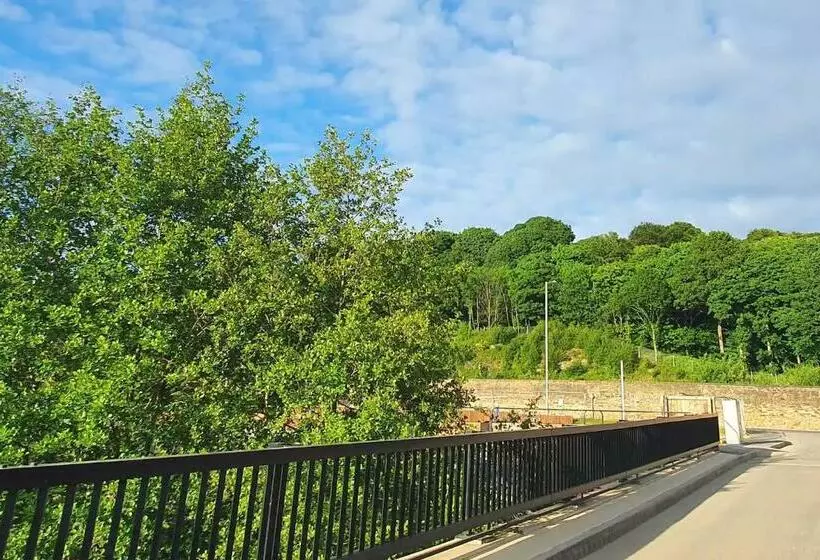 Lovely Home Close To City Center & Rail Station