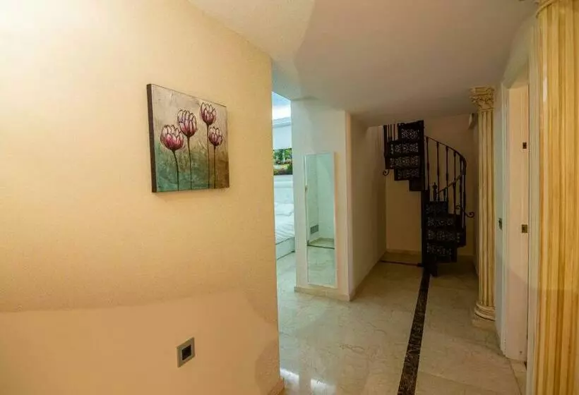 Lujosa Villa En Alhaurin De La Torre 7 Dormitorios