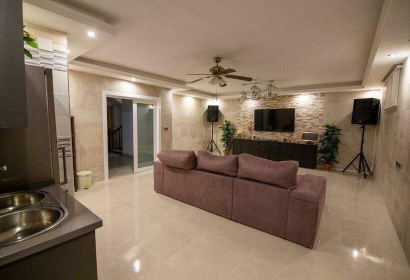 Lujosa Villa En Alhaurin De La Torre 7 Dormitorios