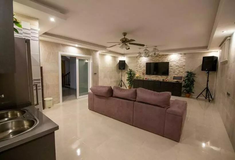 Lujosa Villa En Alhaurin De La Torre 7 Dormitorios