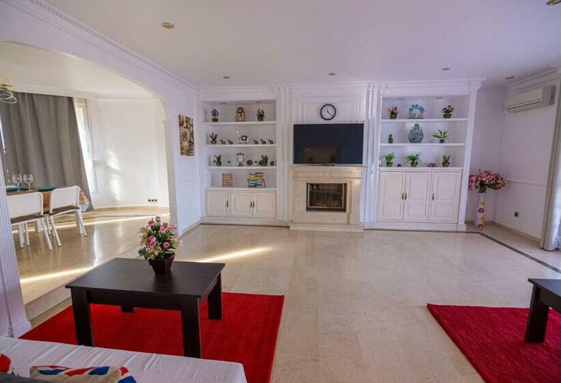 Lujosa Villa En Alhaurin De La Torre 7 Dormitorios