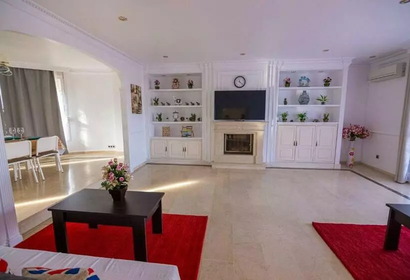 Lujosa Villa En Alhaurin De La Torre 7 Dormitorios