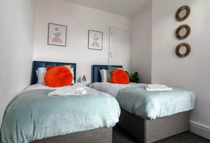 Central Location & Spacious Family & Contractors & Free Parking