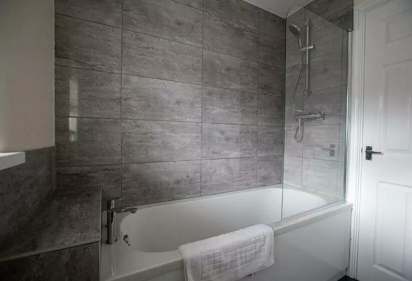 Central Location & Spacious Family & Contractors & Free Parking