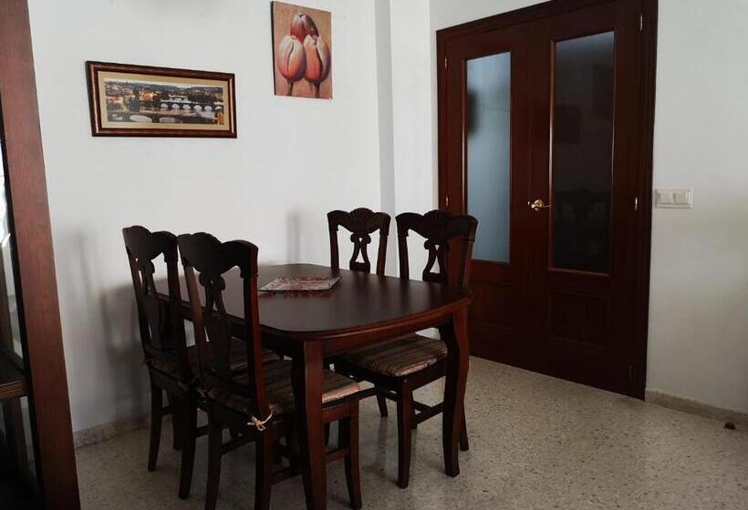 Piso Céntrico De 3 Dormitorios, 2 Baños + Garaje