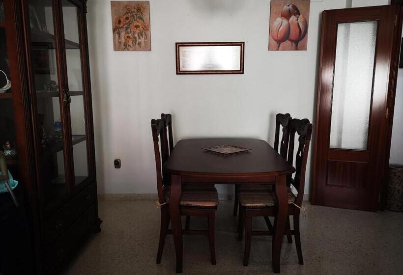 Piso Céntrico De 3 Dormitorios, 2 Baños + Garaje